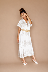 Robe midi bohème blanche avec ceinture – Femme