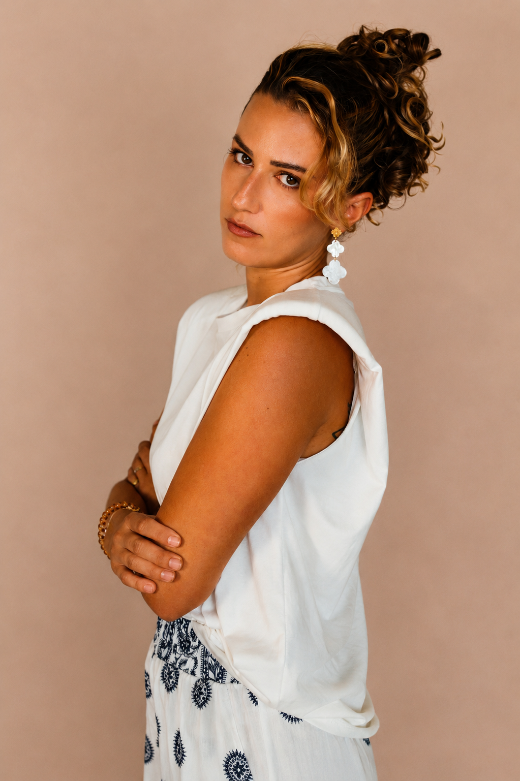 T-shirt blanc à épaulettes en coton – Femme