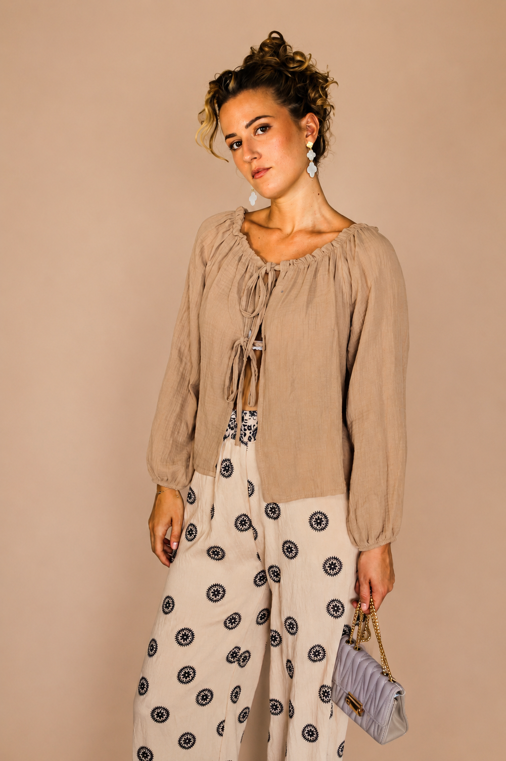 Blouse beige aux épaules dénudées en coton – Femme