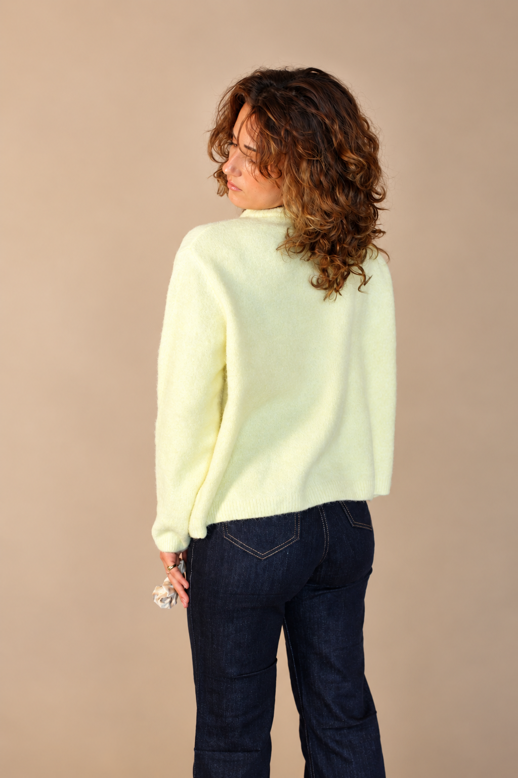 Gilet doux à col rond  – Femme