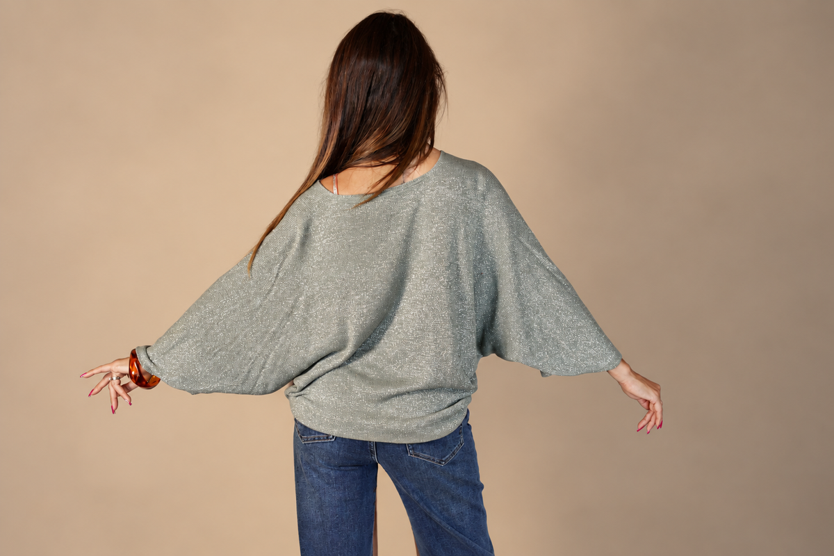 Pull léger à col V au fils lurex – Femme