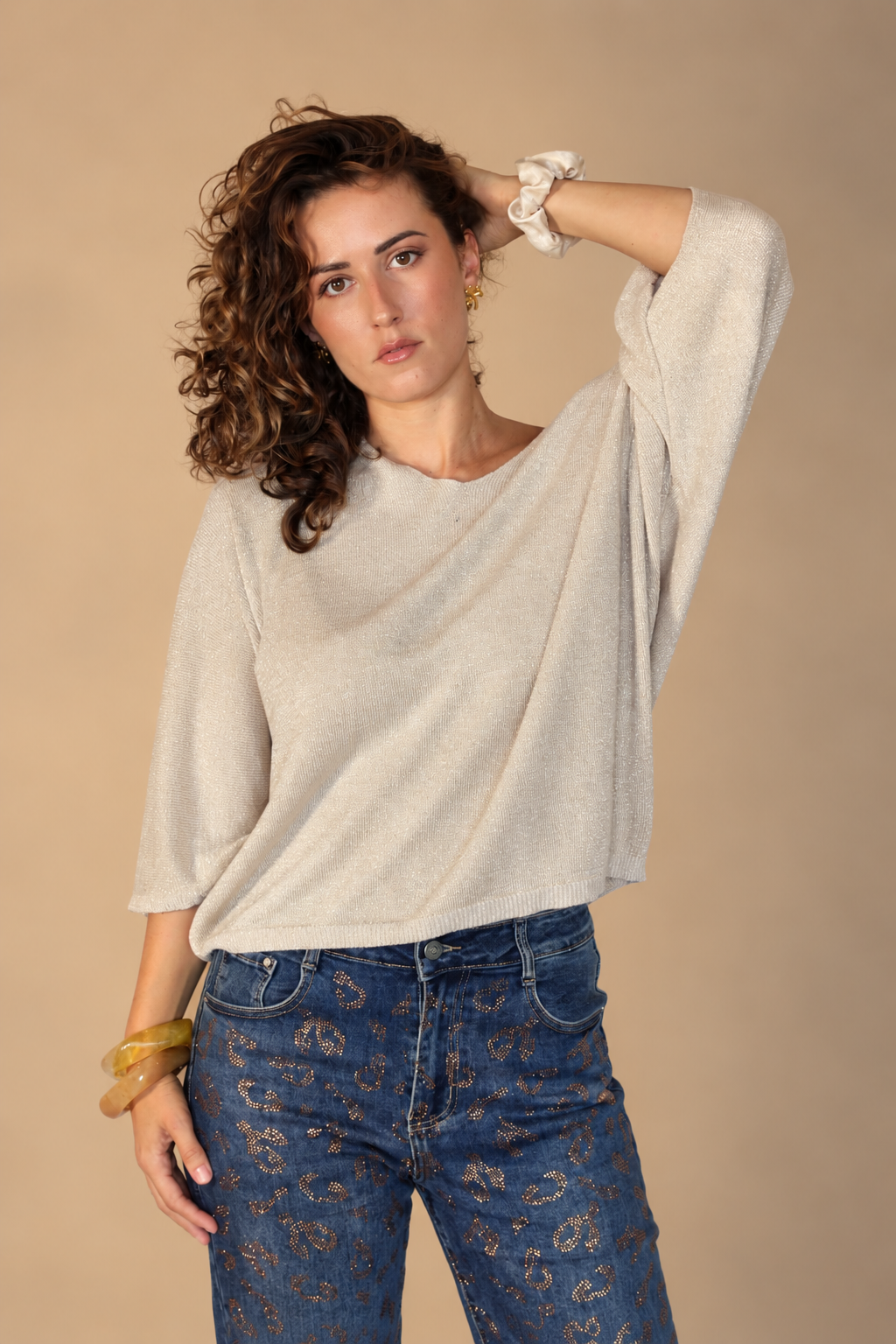 Pull léger à col V au fils lurex – Femme