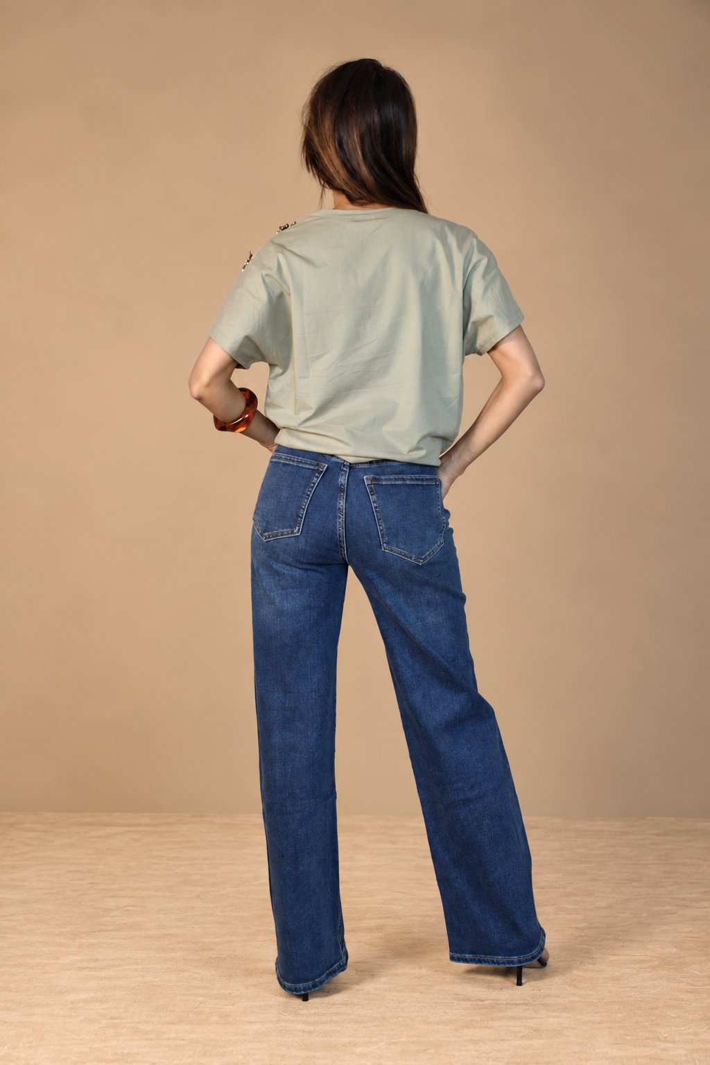 T-shirt à bijoux dorés – Femme