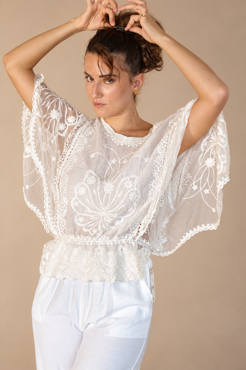 Top en dentelle brodé