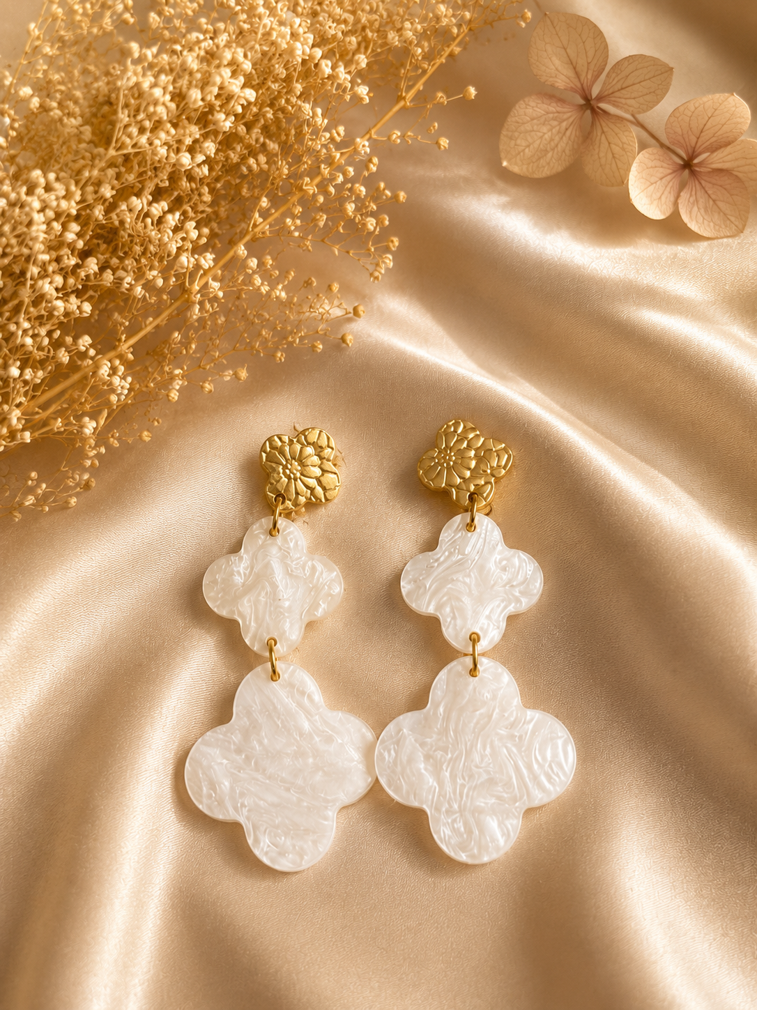 Boucles d’oreilles fleurs blanches